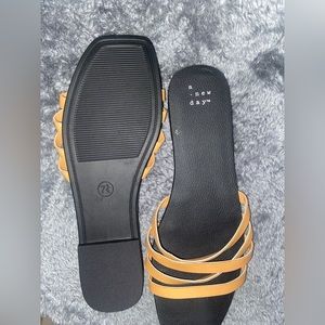 A New Day, Size 7 1/2, brown sandals
